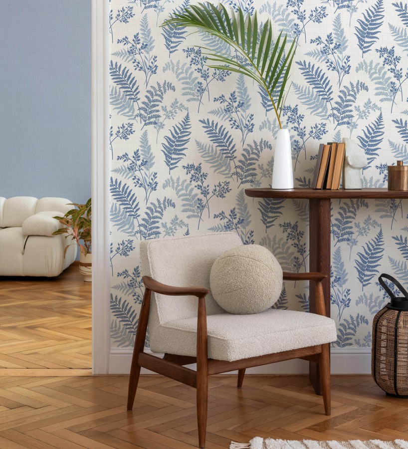 Papel pintado de ramas y hojas color azul con perfilados nacarados  Oslo Sylvan 683630