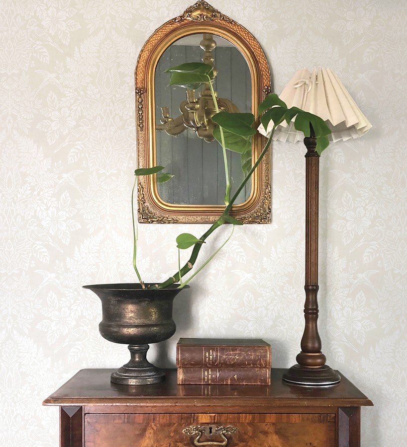 Papel pintado damasco artístico con flores y pájaros fondo nácar blanco  Charlotte Heritage 683663