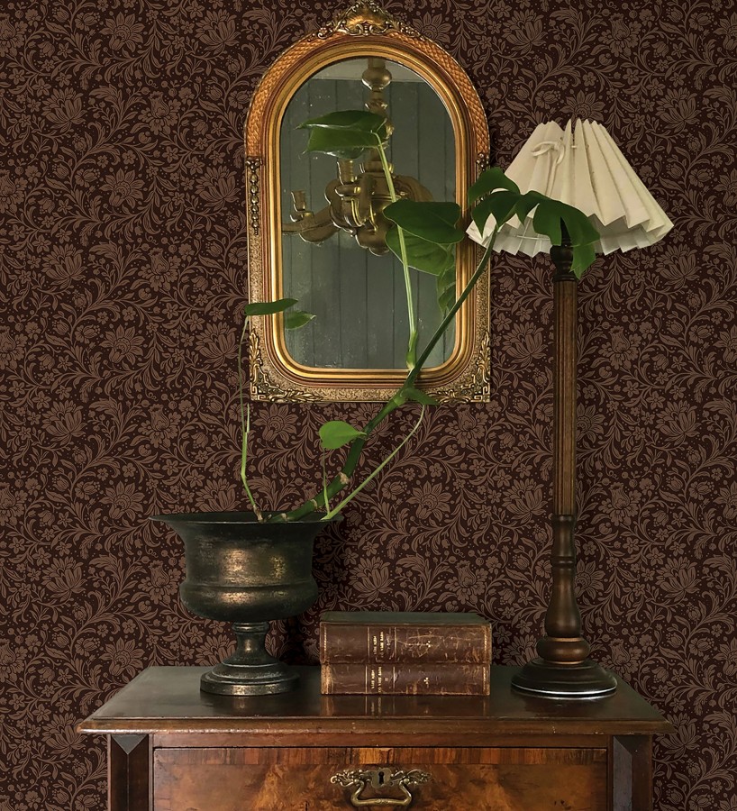 Papel pintado floral con hojas estilo vintage fondo rojo burdeos  Waverly Ornate 683666