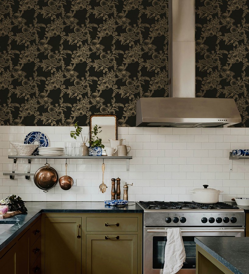 Papel pintado de frutos y hojas oro fondo negro  Sicily Pomm 683674