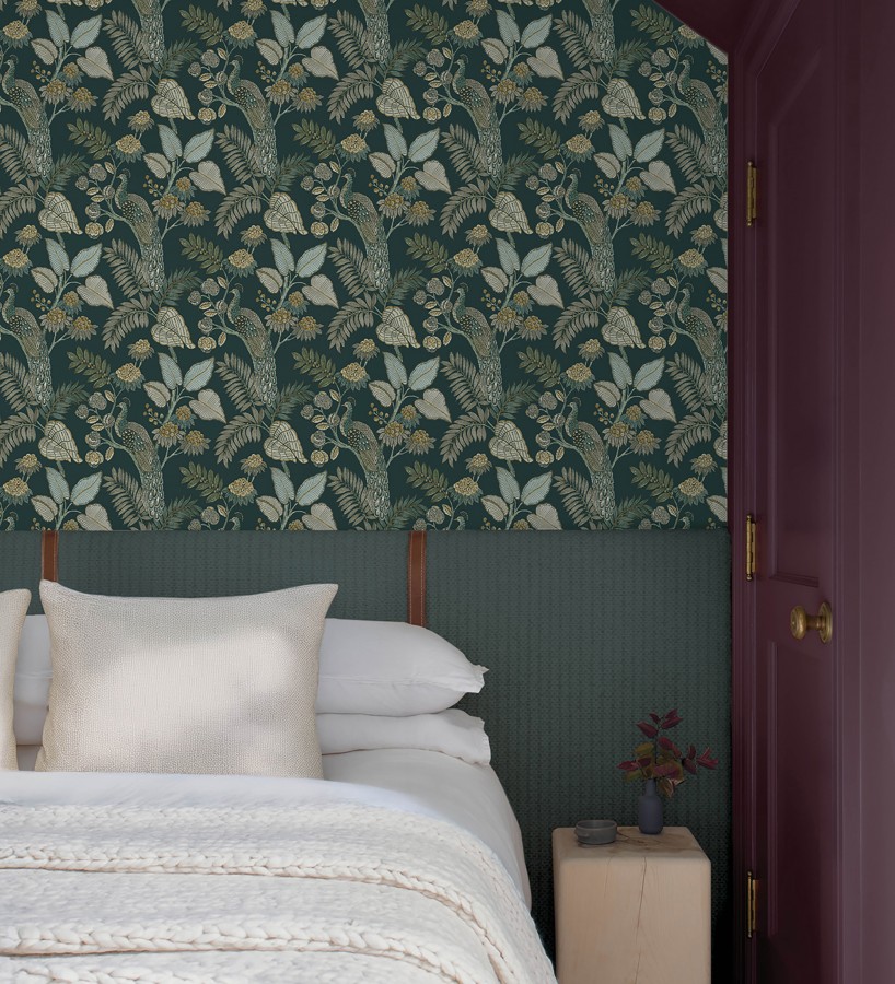 Papel pintado exótico de pavos reales y selva fondo verde oscuro  Mayfair Peacock 683684