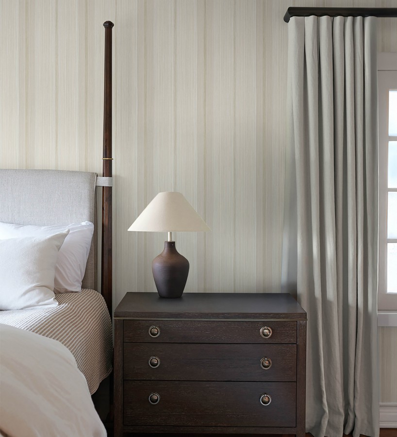 Papel pintado de rayas efecto lino natural texturado en color beige  Clarendon Lined 683701