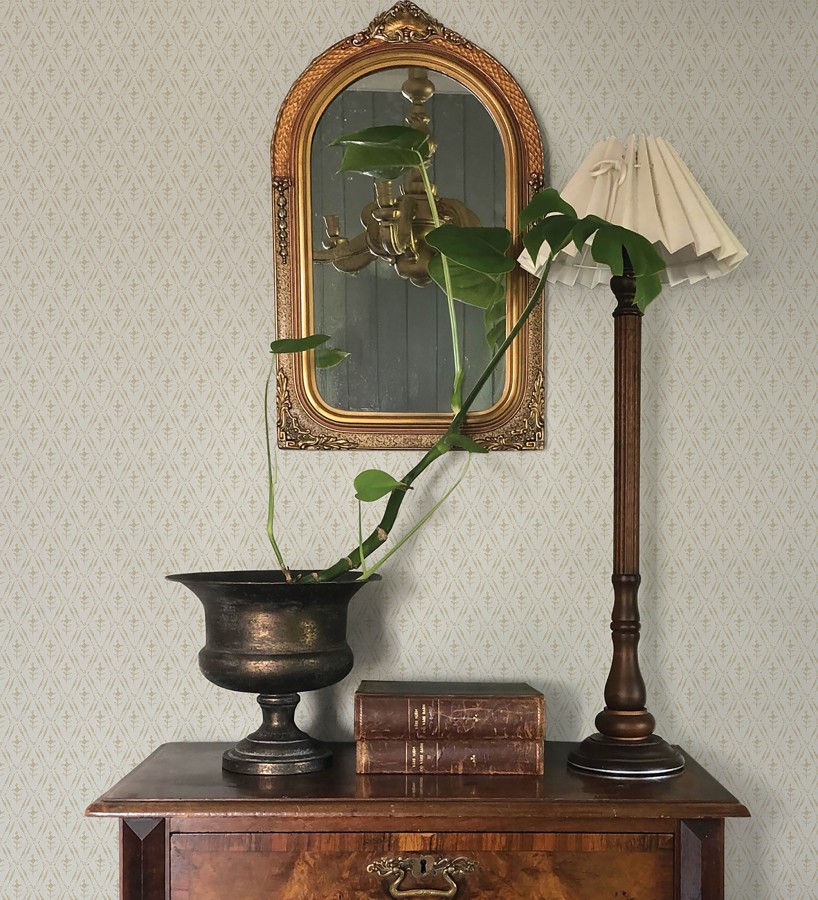 Papel pintado rombos sobre lienzo diseño ikat tonos mostaza  Skye Trellis 683708