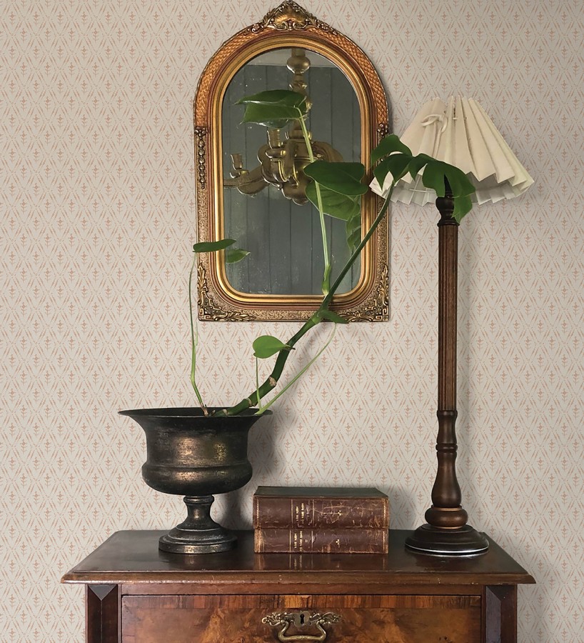 Papel pintado rombos sobre lienzo diseño ikat tonos coral  Skye Trellis 683709