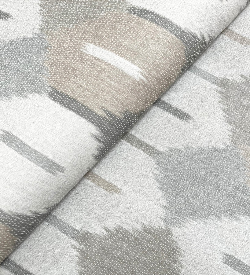 Papel pintado de rombos Ikat colores gris piedra y arena suave  Samarkand Ikat 683769