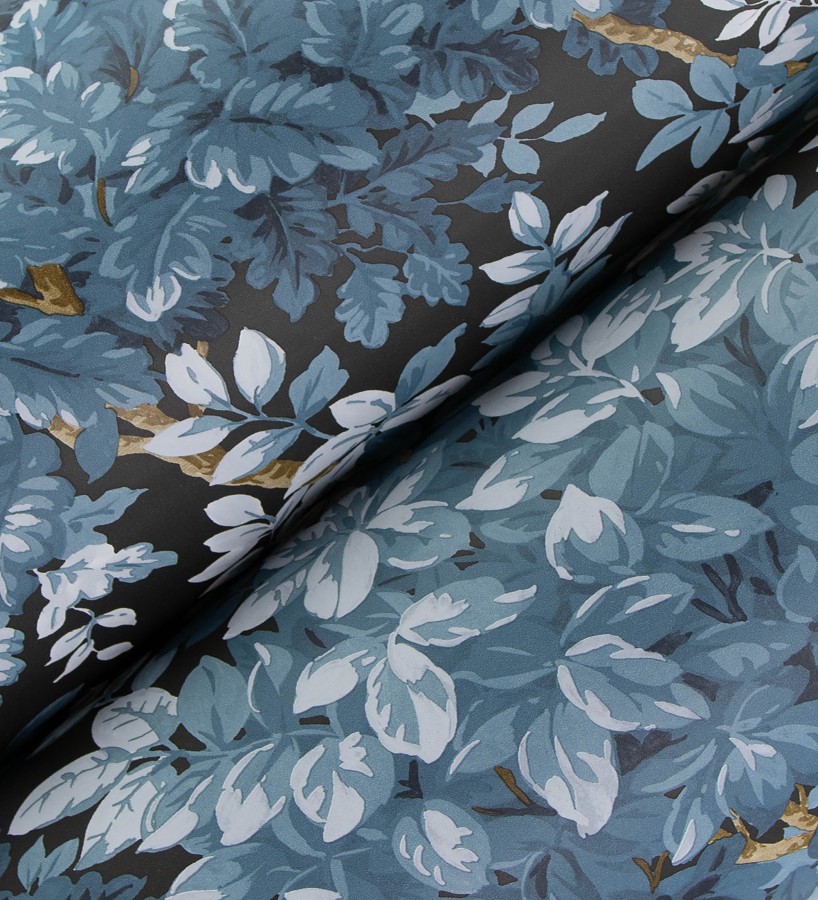 Papel pintado bosque frondoso con tonos azules  Cotswold Foliage 683775