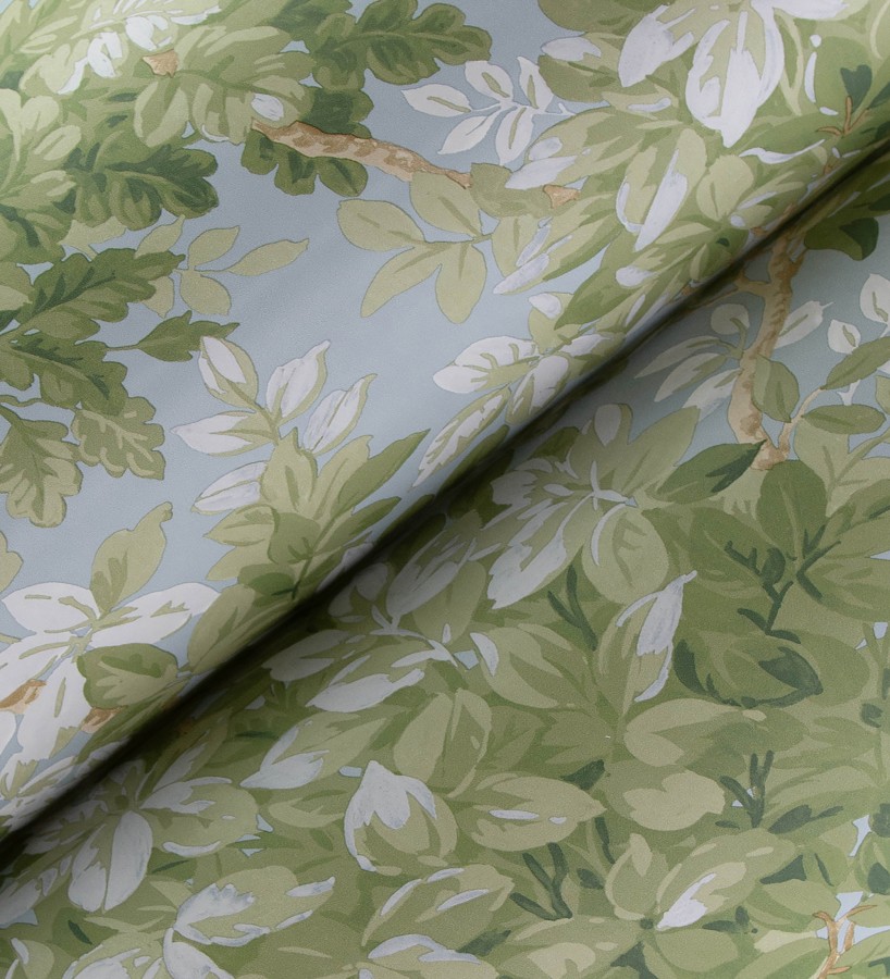 Papel pintado bosque frondoso tonos verde y azul pastel  Cotswold Foliage 683779