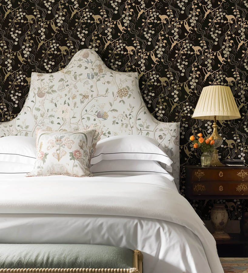 Papel pintado monos en la selva y frutos rojos fondo negro  Luanda Monkey 683781