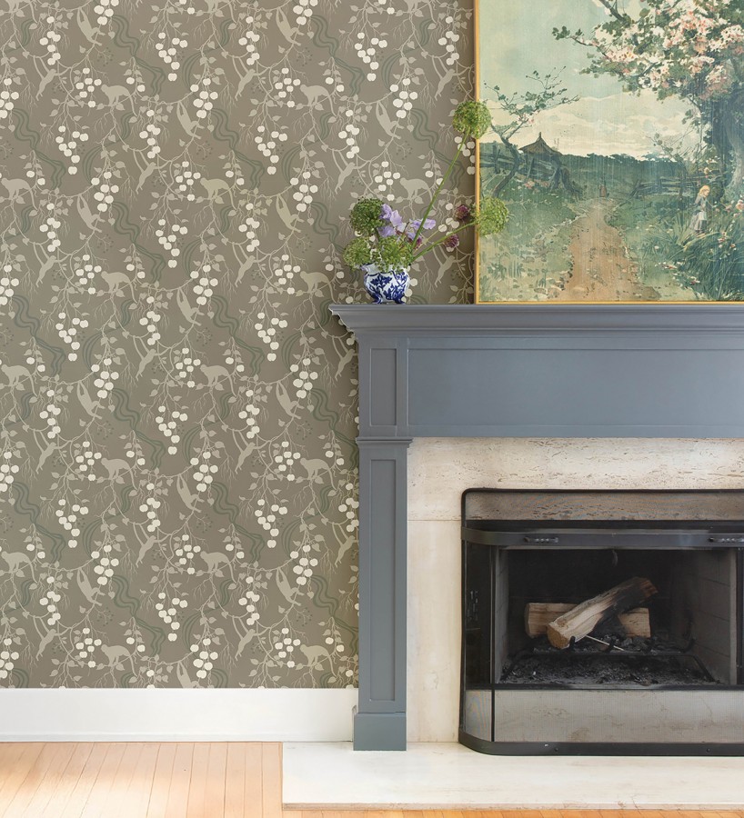 Papel pintado monos en la selva y frutos rojos fondo marrón  Luanda Monkey 683783