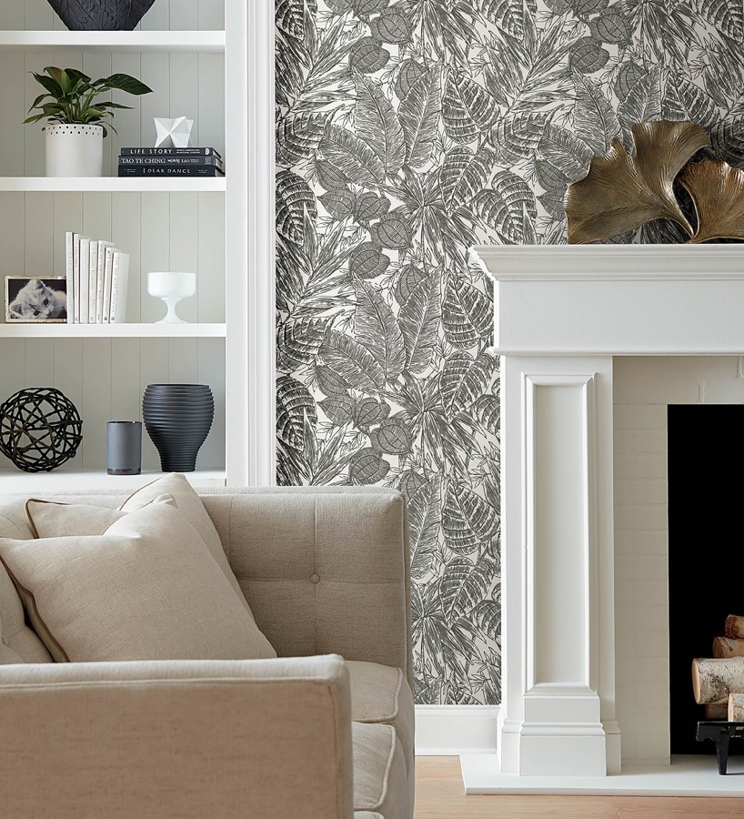 Papel pintado hojas de selva color negro sobre fondo tejido en fibras vegetales  Midnight Palms 683814