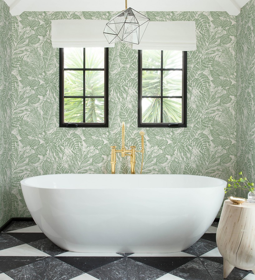 Papel pintado hojas de selva color verde sobre fondo tejido en fibras vegetales  Midnight Palms 683815