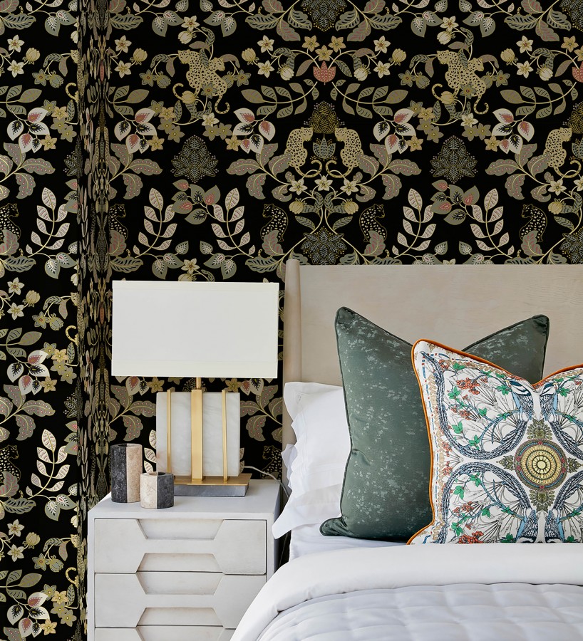 Papel pintado jardín de leopardos fondo negro   Liana Eden 683829