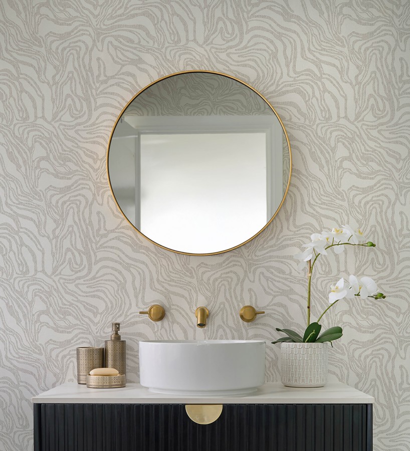 Papel pintado abstracto de ondas orgánicas color nácar y beige  Caspian Waves 683891