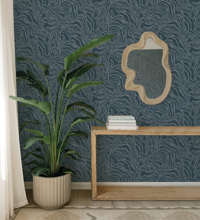 Papel pintado abstracto de ondas orgánicas color nácar plata y azul  Caspian Waves 683892