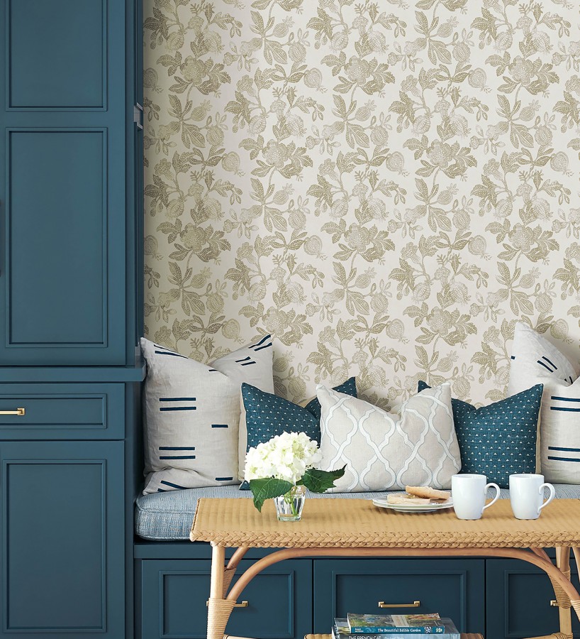 Papel pintado de flores y granadas tonos beige  Sienna Floral 683953