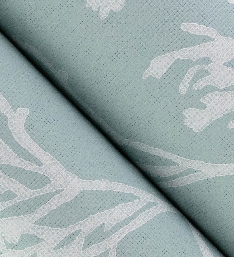 Papel pintado corales blancos dibujados sobre lienzo teñido de azul  Marina Coral 683995