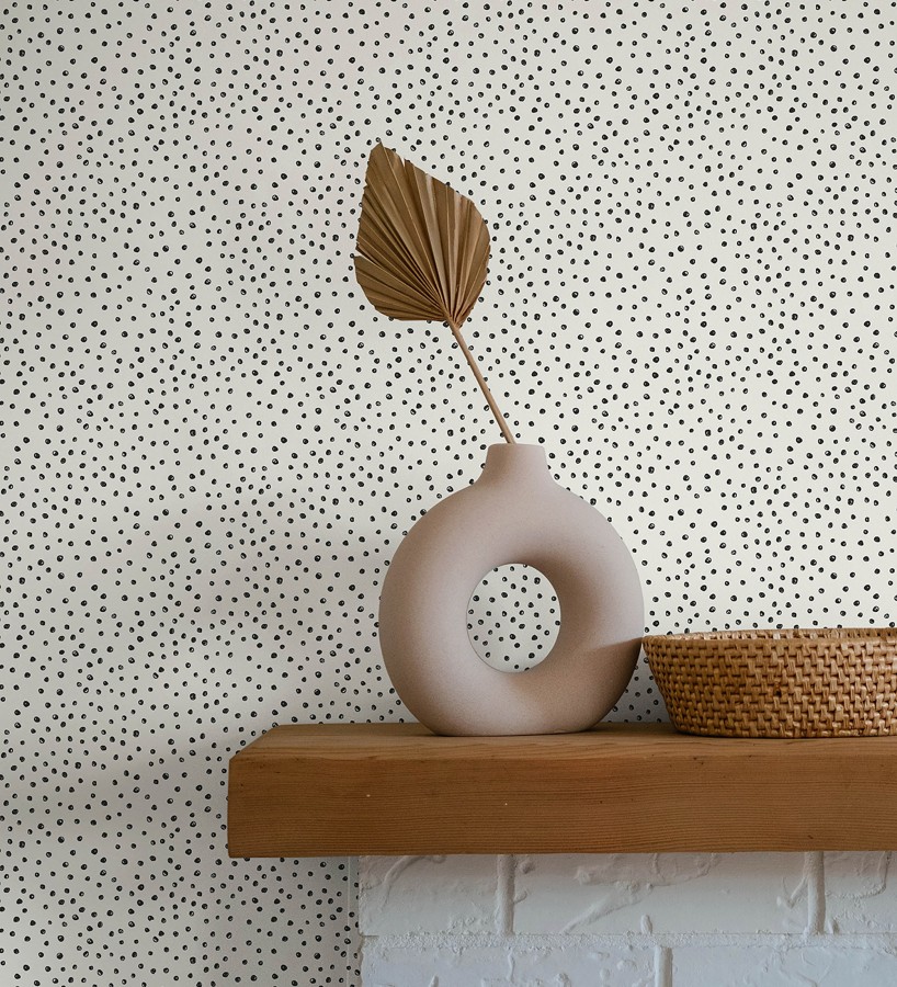 Papel pintado de motas de pintura negra fondo blanco  Pia Polka 684040