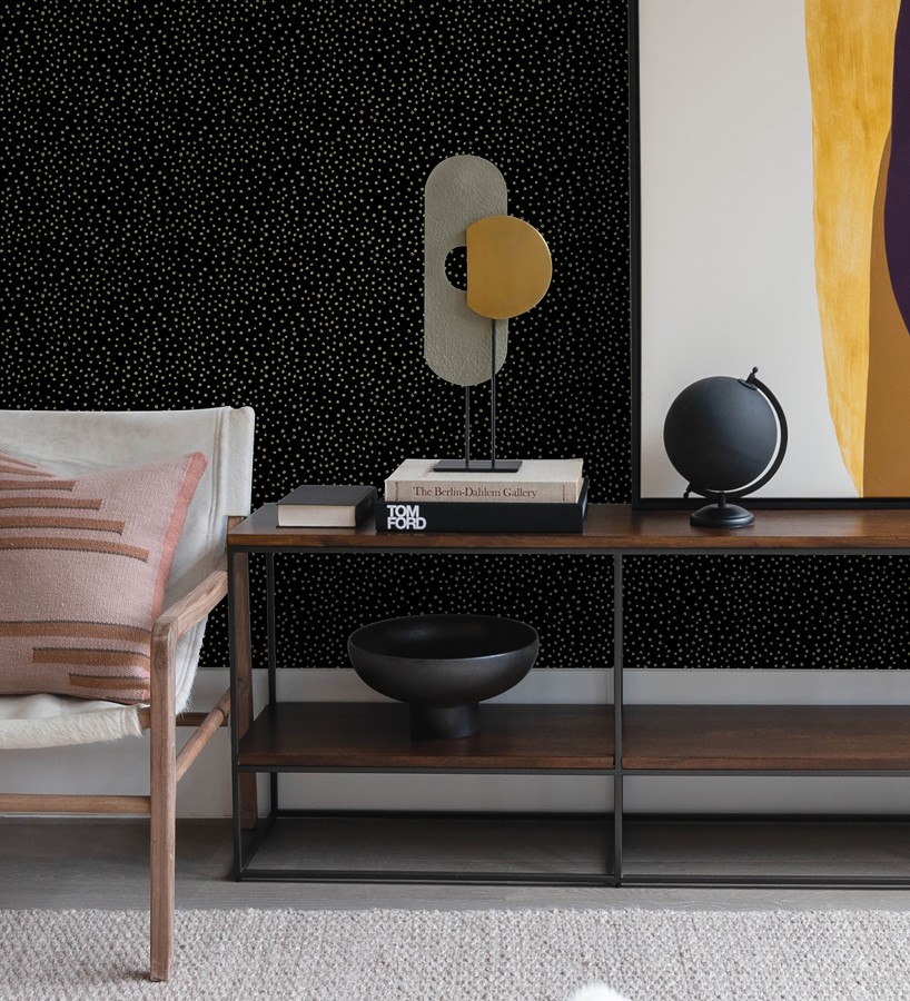 Papel pintado de motas de pintura oro fondo negro  Pia Polka 684044
