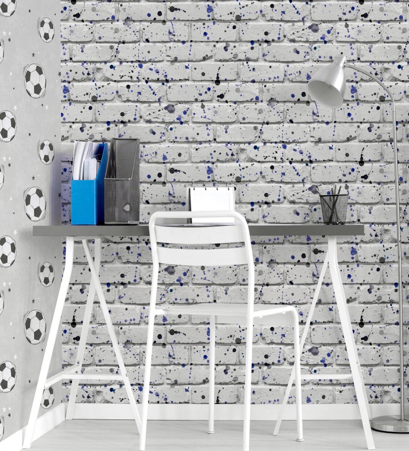 Papel pintado de ladrillos urbano con salpicaduras azules y negras  Spotty Studio 684095