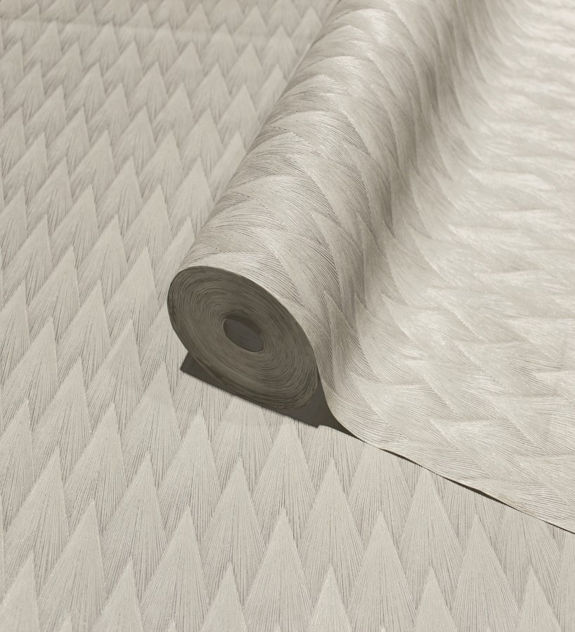 Papel pintado escamas punta de flecha metalizadas en beige  Swanson Glam 684115
