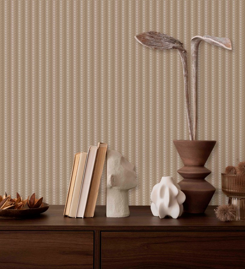 Papel pintado rayas en forma de espiga tonos caramelo metalizado  Gerald Loft 684133
