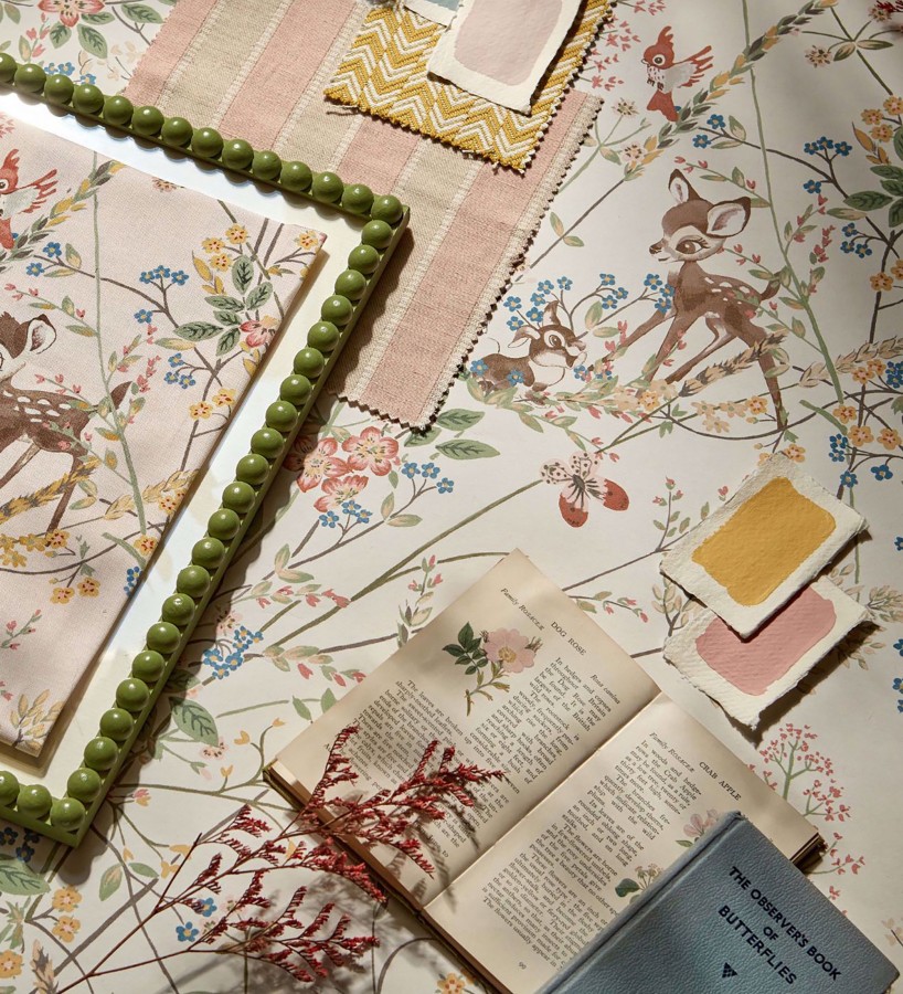 Papel pintado Bambi en jardín floral fondo blanco  Bambi 684207