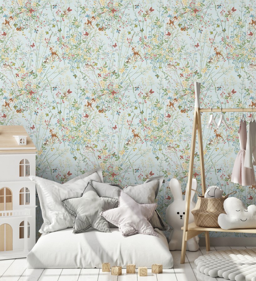 Papel pintado Bambi en jardín floral fondo celeste  Bambi 684209