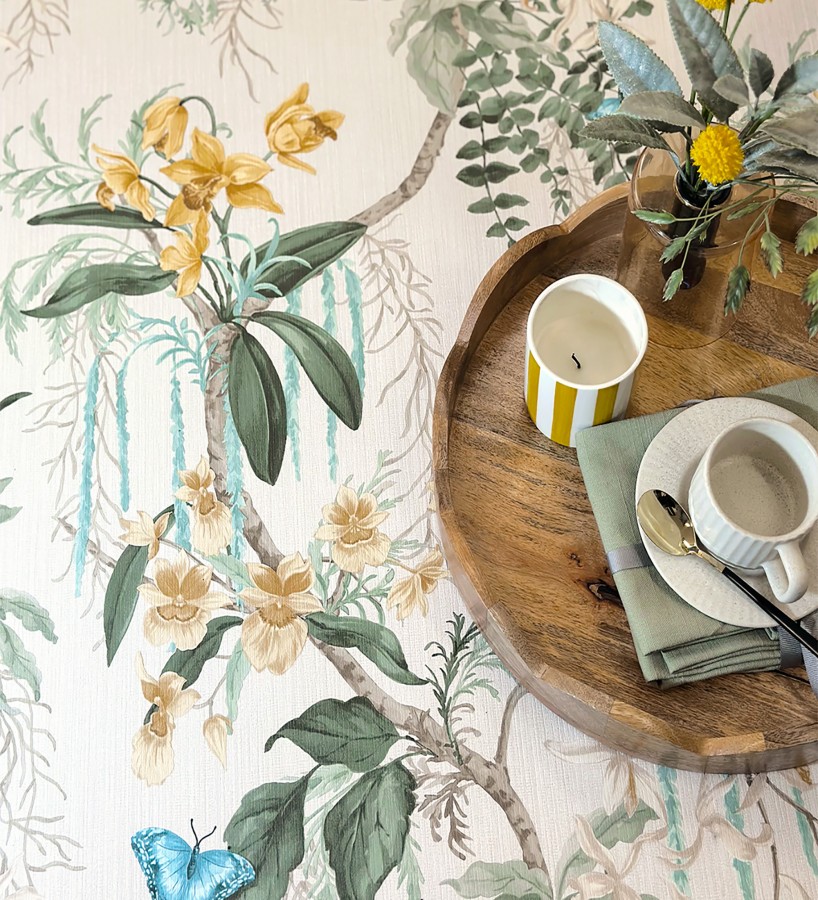 Papel pintado edén botánico orquídea oro fondo beige  Jakarta Verdant 684221