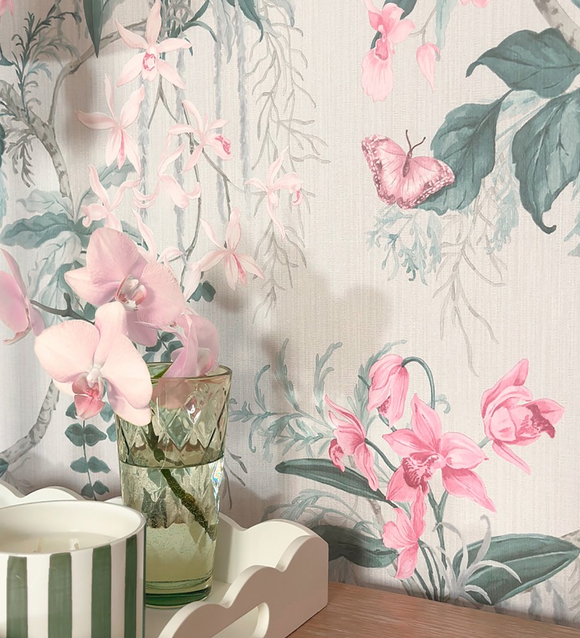 Papel pintado edén botánico orquídea rosa fondo beige grisáceo  Jakarta Verdant 684223