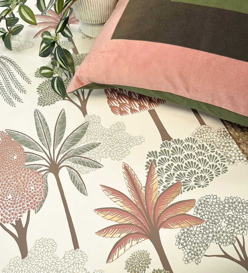 Papel pintado bosque exótico de palmeras con detalles dorados  Sumatra Groovy 684230