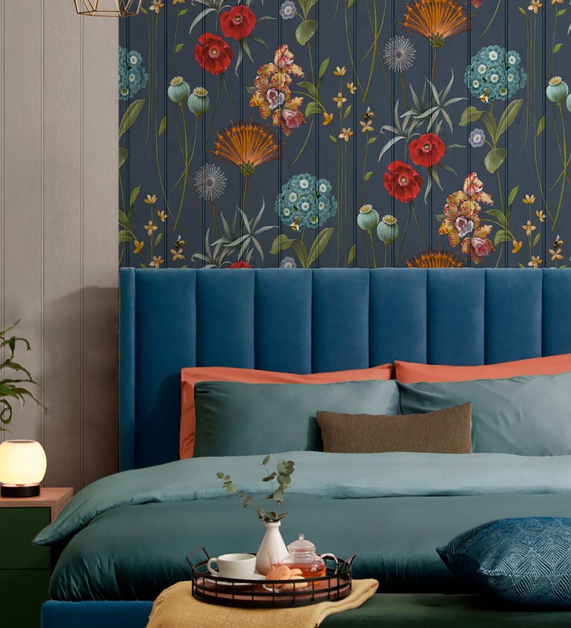 Papel pintado flores botánicas sobre maderas azules amapolas rojas  Bidasoa Sunlit 684242