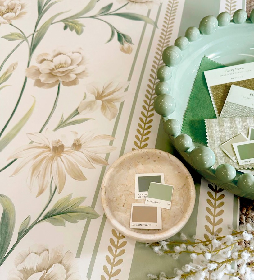 Papel pintado clásico de peonías y rayas fondo color crema  Briseida Serenity 684255