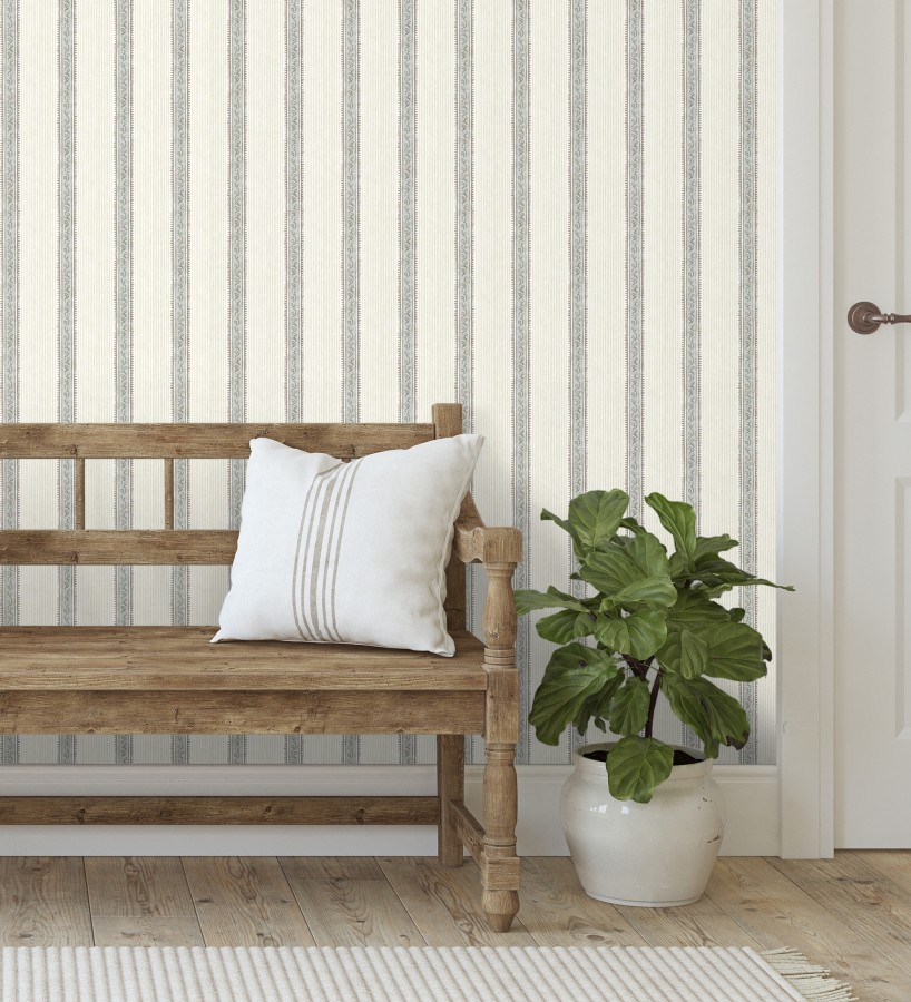 Papel pintado texturizado de rayas elegantes con grecas cian  Tisbury Pinstripe 684280