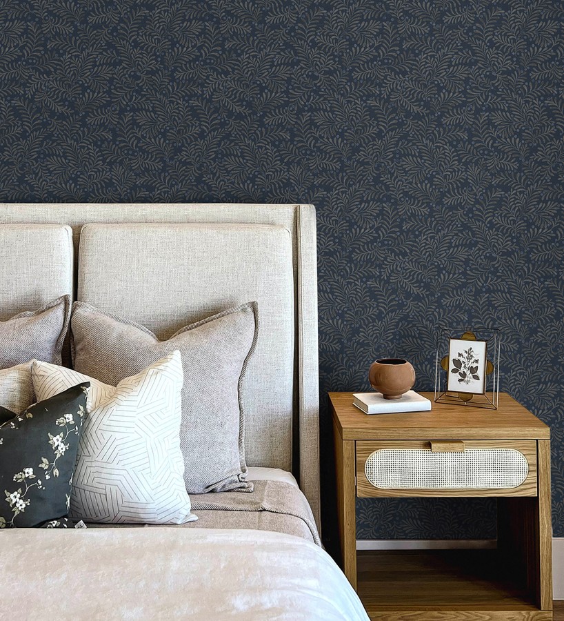 Papel pintado ramas taupe y bayas fondo lino texturizado azul eléctrico  Willowmere Sprigs 684296