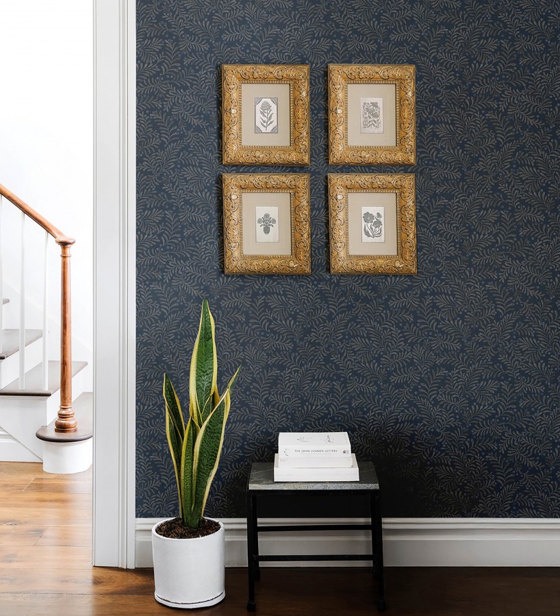 Papel pintado ramas taupe y bayas fondo lino texturizado azul eléctrico  Willowmere Sprigs 684296