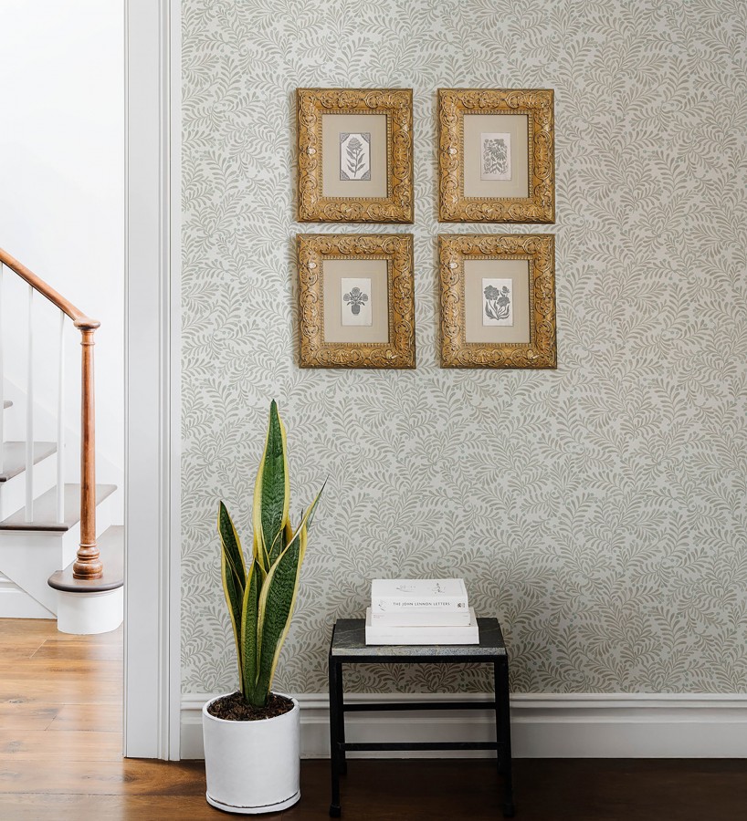 Papel pintado ramas beige y bayas fondo lino texturizado blanco roto  Willowmere Sprigs 684298