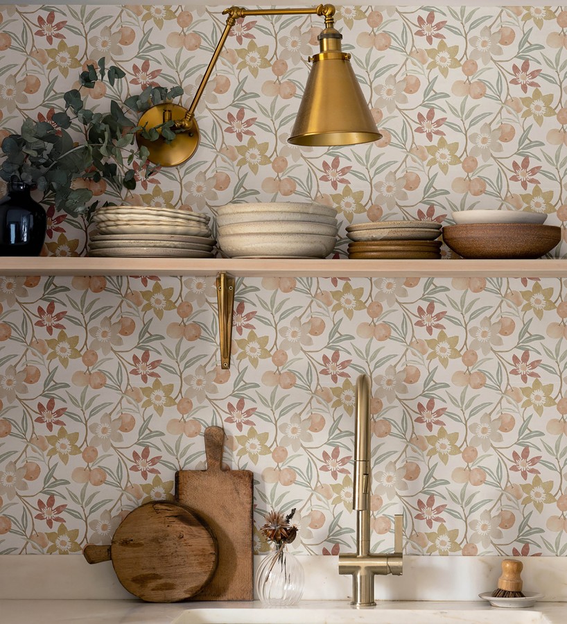 Papel pintado de frutas y flores estilo country tonos ocre beige y terracota  Rowan Nectarine 684300