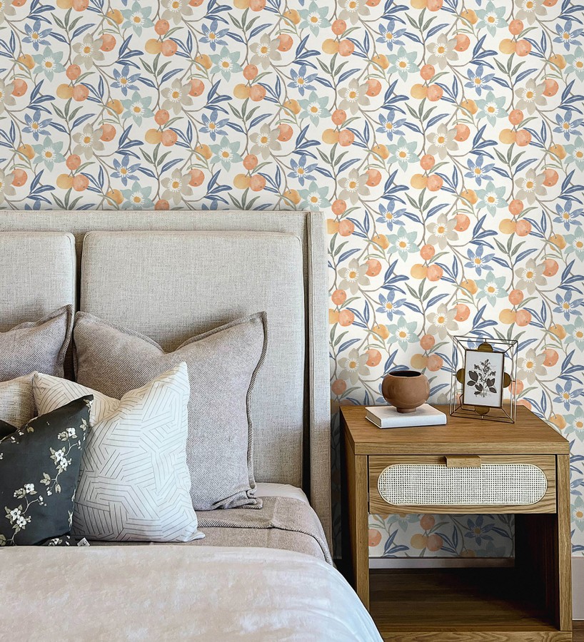 Papel pintado de frutas y flores estilo country tonos naranja azules y grises  Rowan Nectarine 684301