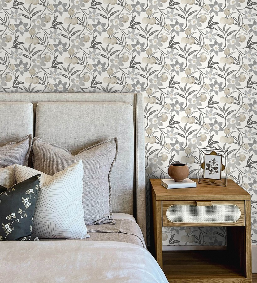 Papel pintado de frutas y flores estilo country tonos grises beige y negro  Rowan Nectarine 684304
