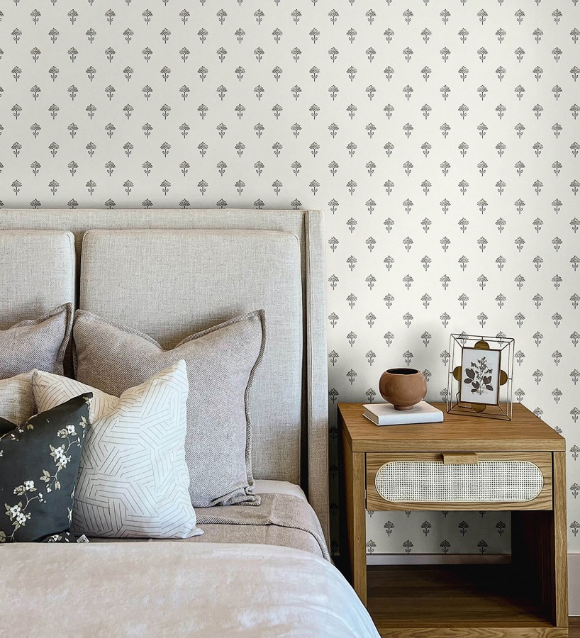 Papel pintado provenzal francés de flores pequeñas fondo crema  Willowmere Ditsy 684310