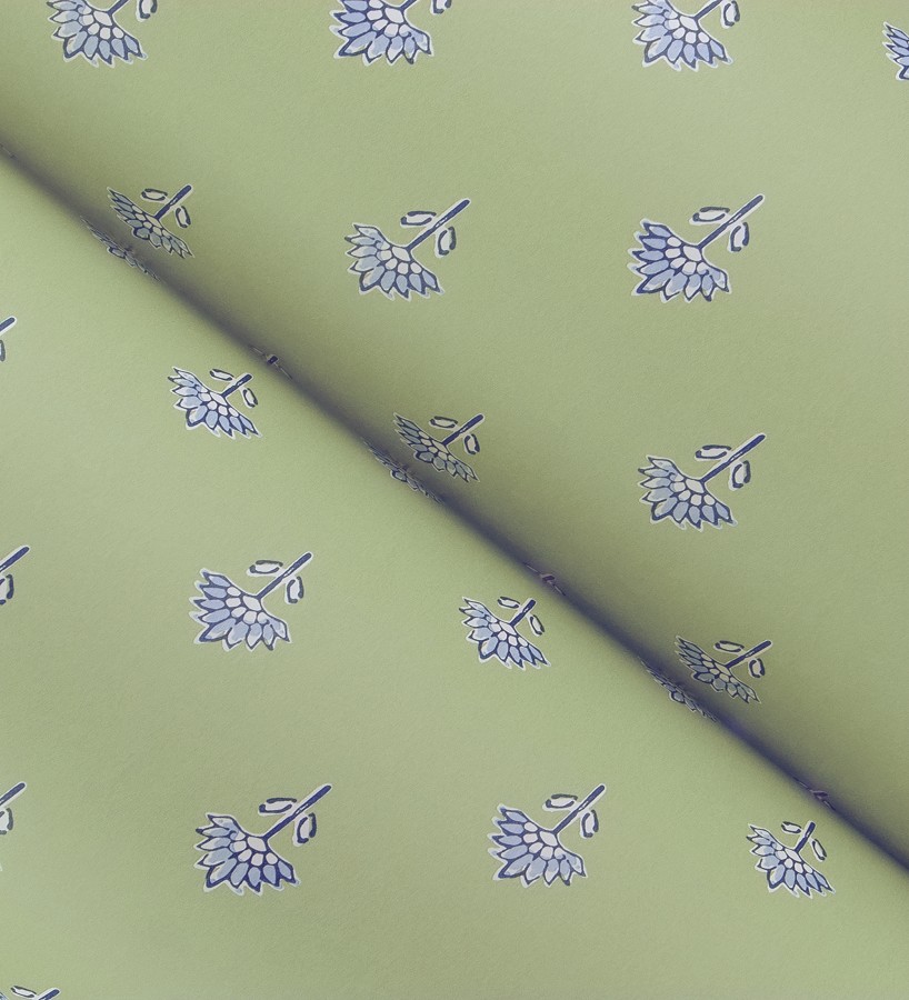 Papel pintado provenzal francés de flores pequeñas fondo verde  Willowmere Ditsy 684312
