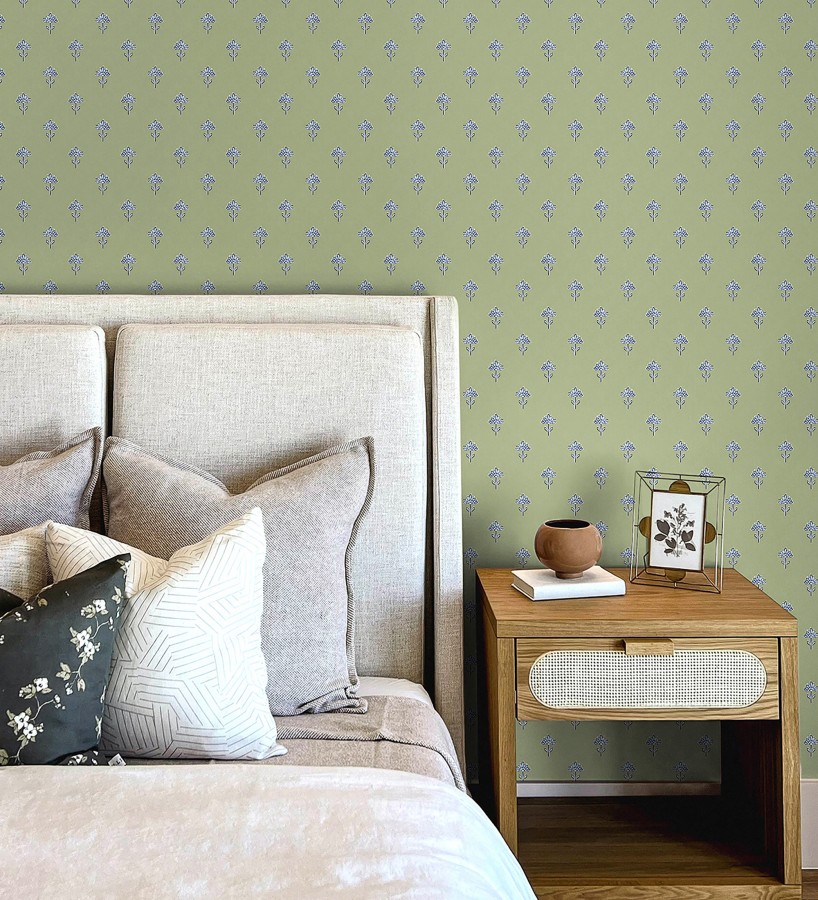 Papel pintado provenzal francés de flores pequeñas fondo verde  Willowmere Ditsy 684312