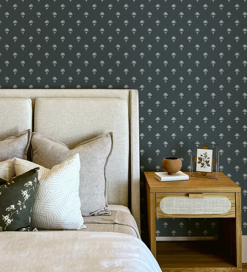 Papel pintado provenzal francés de flores pequeñas fondo azul  Willowmere Ditsy 684314