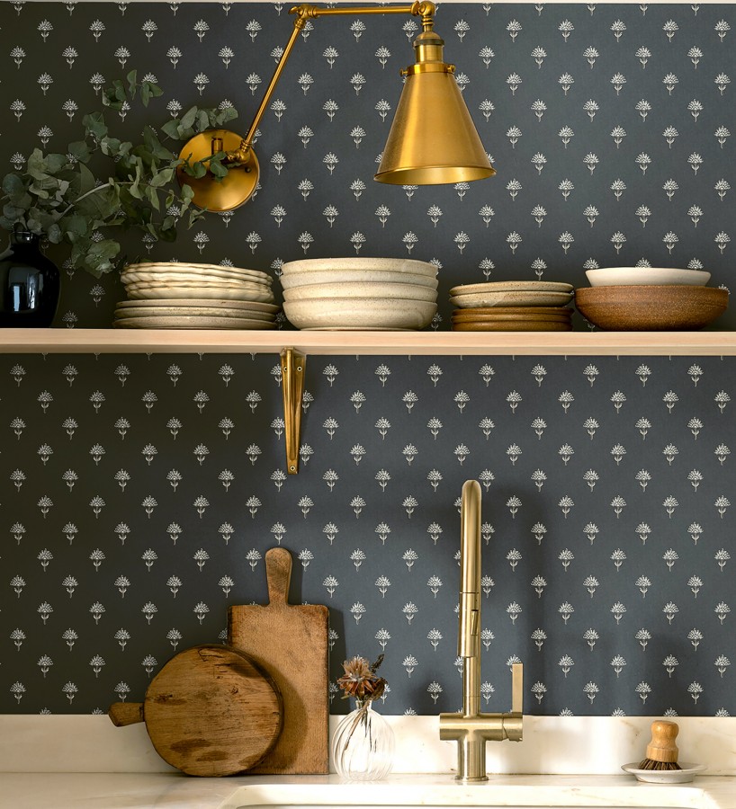 Papel pintado provenzal francés de flores pequeñas fondo azul  Willowmere Ditsy 684314