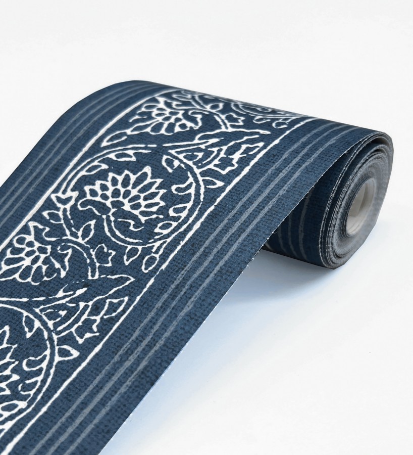 Cenefa de papel pintado diseño floral azul estilo cottage country  Primrose Lacework 684333