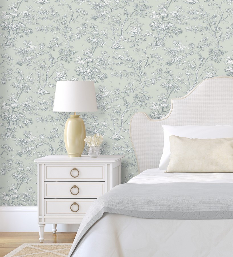 Papel pintado de árboles y ramas estilo toile de jouy fondo verde celadón  Nantes Arboreal 684433