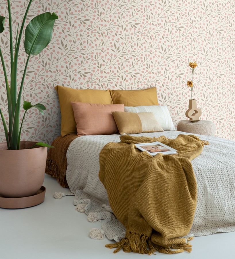Papel pintado bayas silvestres tonos rosa y topo beige  Lund Nordic 684540