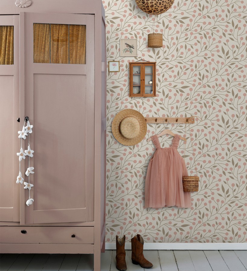Papel pintado bayas silvestres tonos rosa y topo beige  Lund Nordic 684540