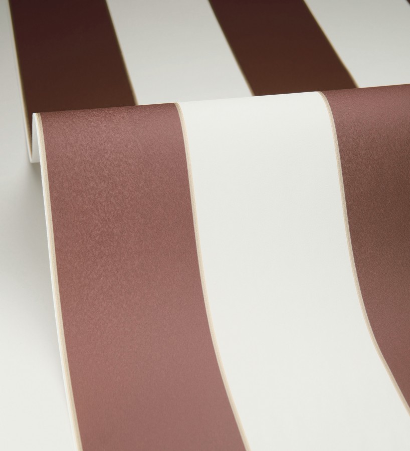 Papel pintado de rayas tonos burdeos con líneas finas doradas  Diana Stripes 684574