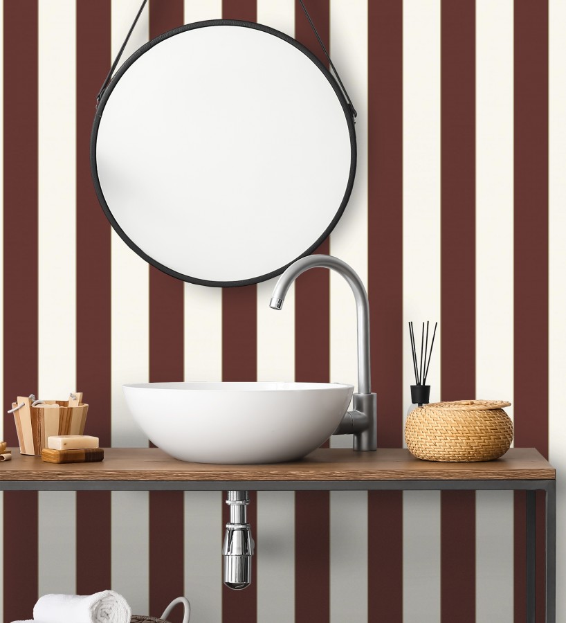 Papel pintado de rayas tonos burdeos con líneas finas doradas  Diana Stripes 684574